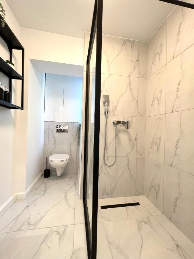 Sky View - Luxury Apartament - Sanador Victoriei Bucharest Exterior photo